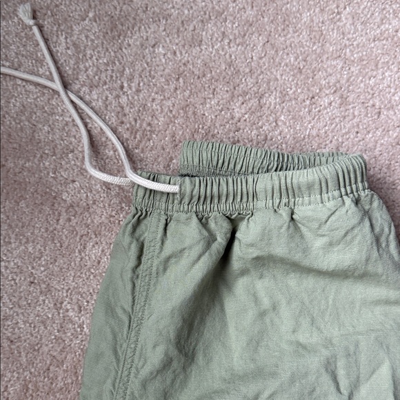 Uniqlo women’s green pants - Picture 5 of 7